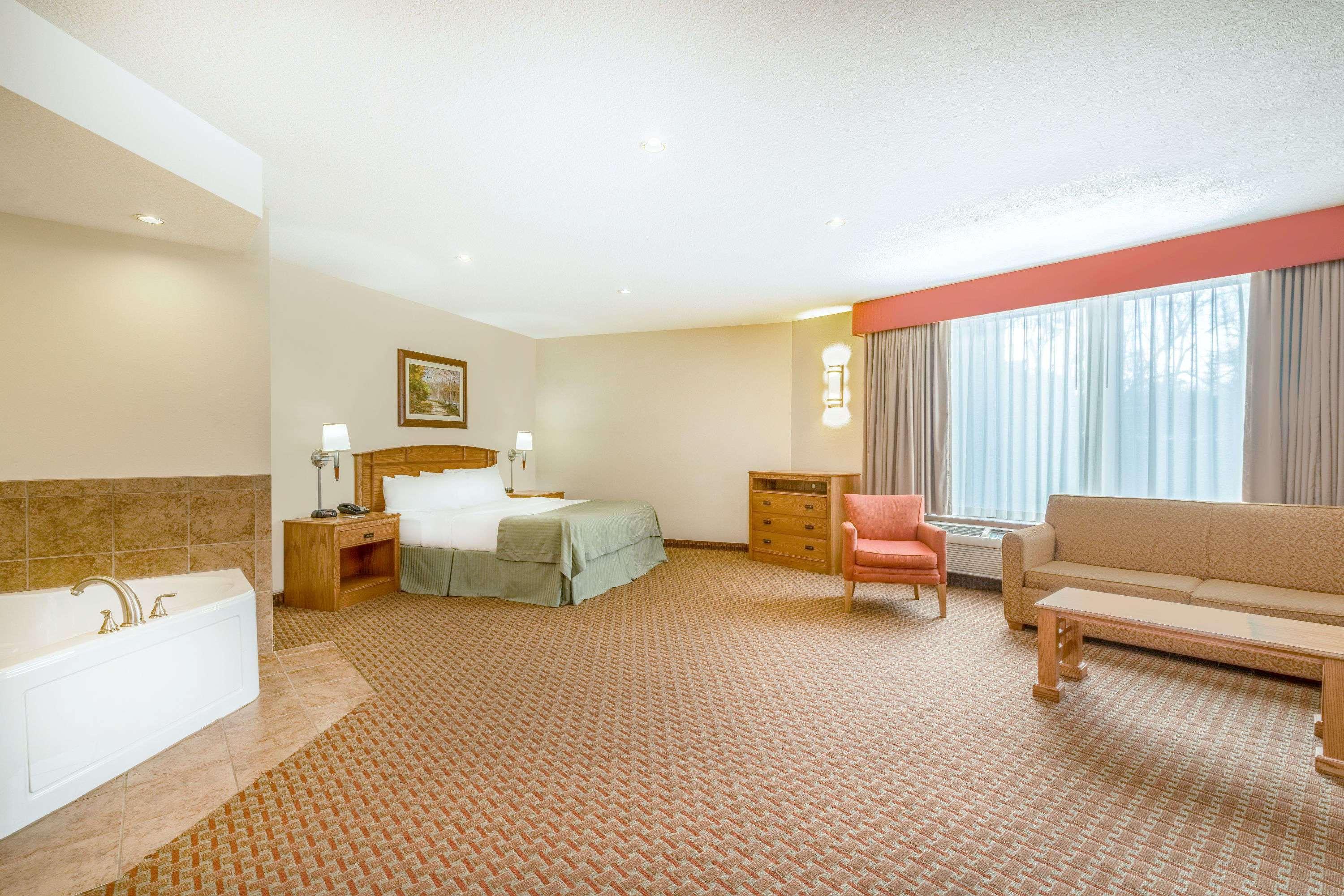 Ramada By Wyndham Des Moines Tropics Resort & Conference Ctr Urbandale Exteriör bild