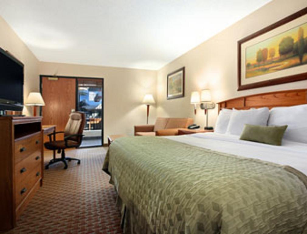 Ramada By Wyndham Des Moines Tropics Resort & Conference Ctr Urbandale Rum bild